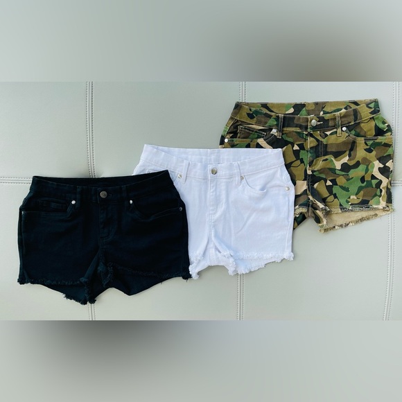 VENUS FASHION cut-off Jean shorts 3 PAIR! Size 4 CURVY - Picture 4 of 10